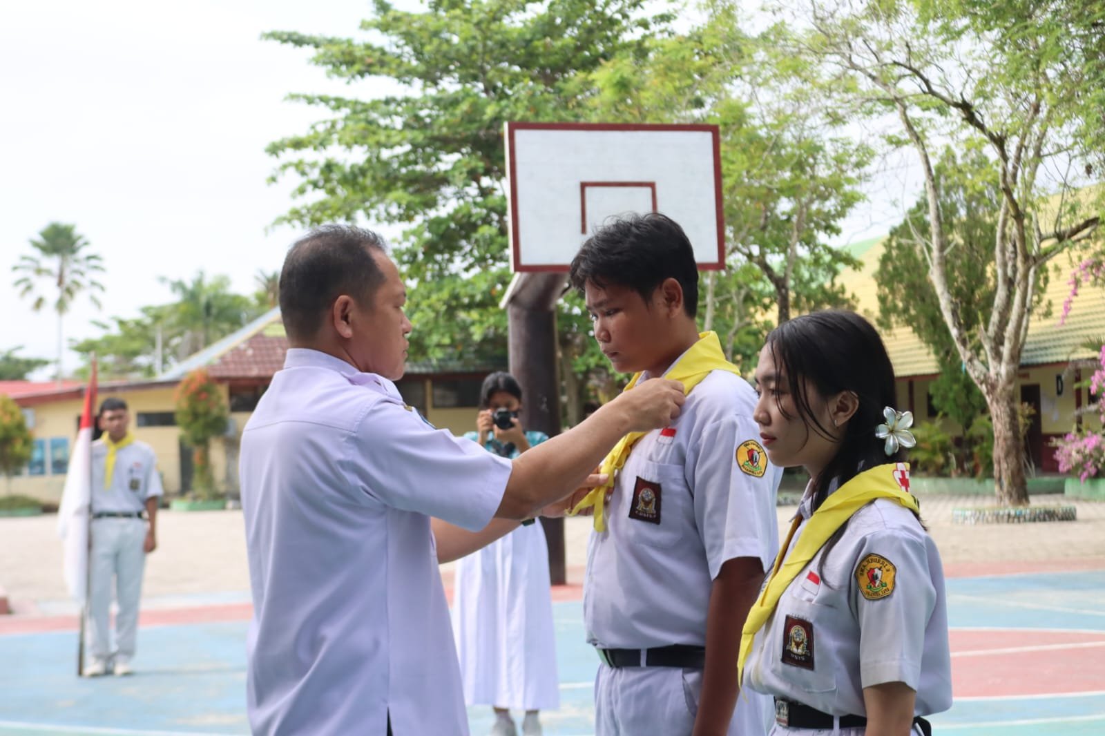 SMAN 2 Palangka Raya Lantik Pengurus Baru Ekskul PMR, Paskibraka, dan Pramuka